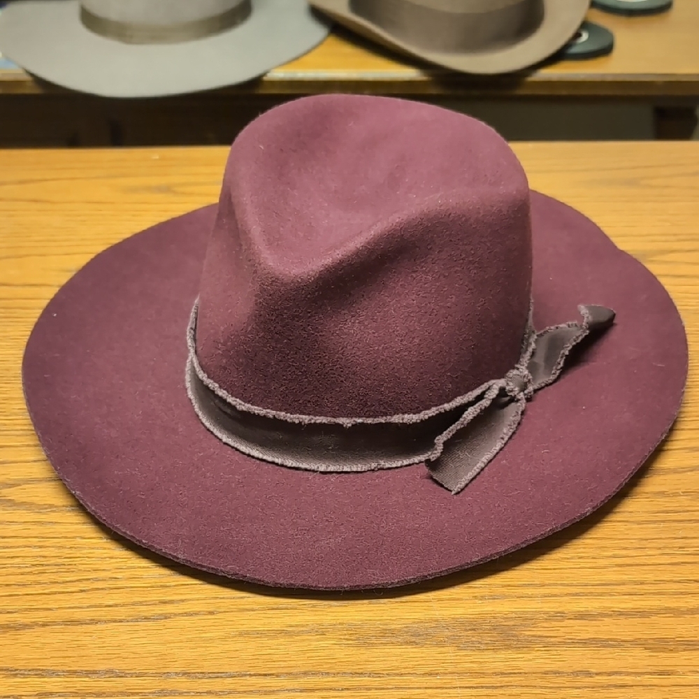 Chic Maroon Women's Fedora